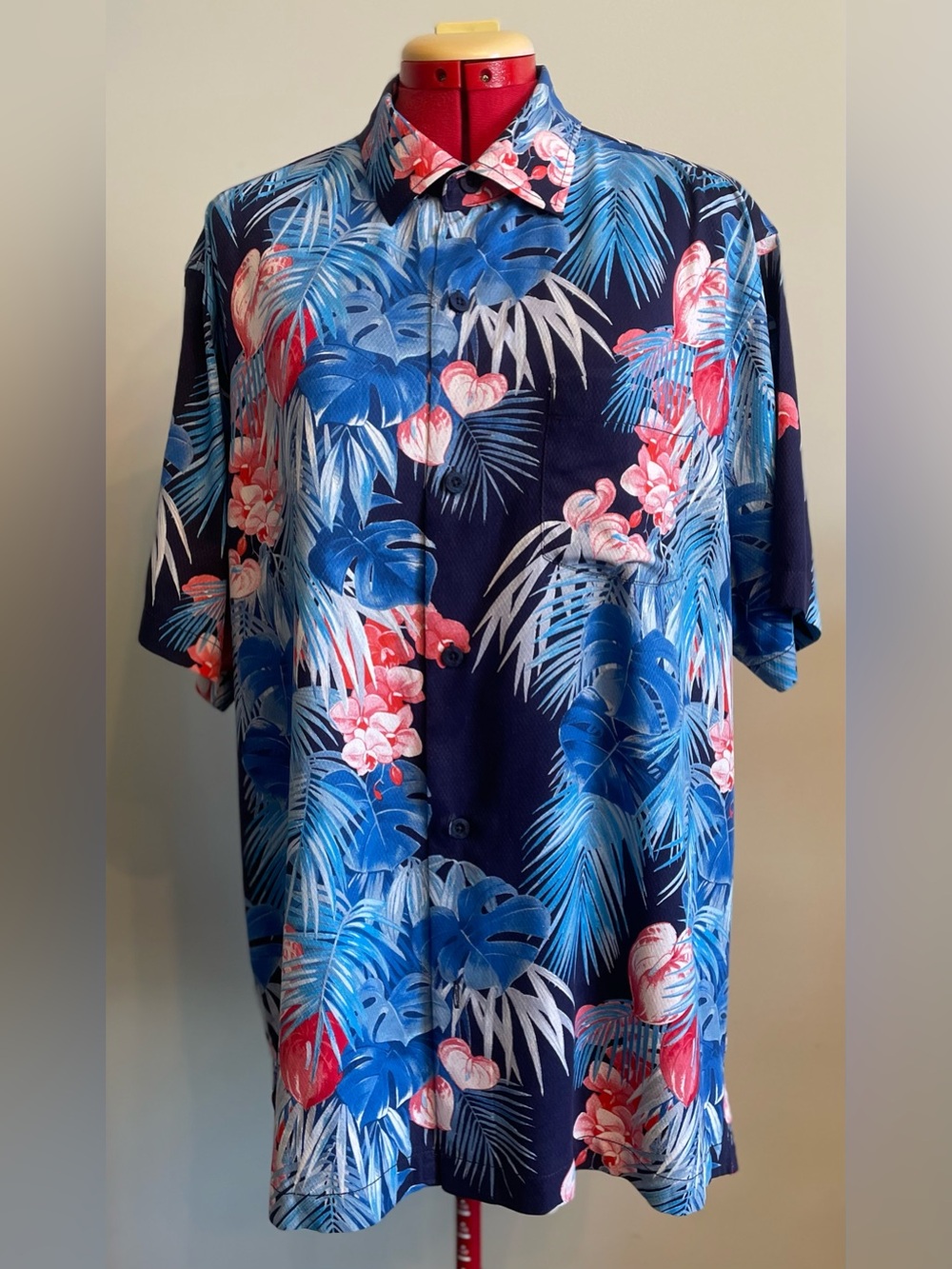 Tommy Bahama - all silk Hawaiian shirt Size Large